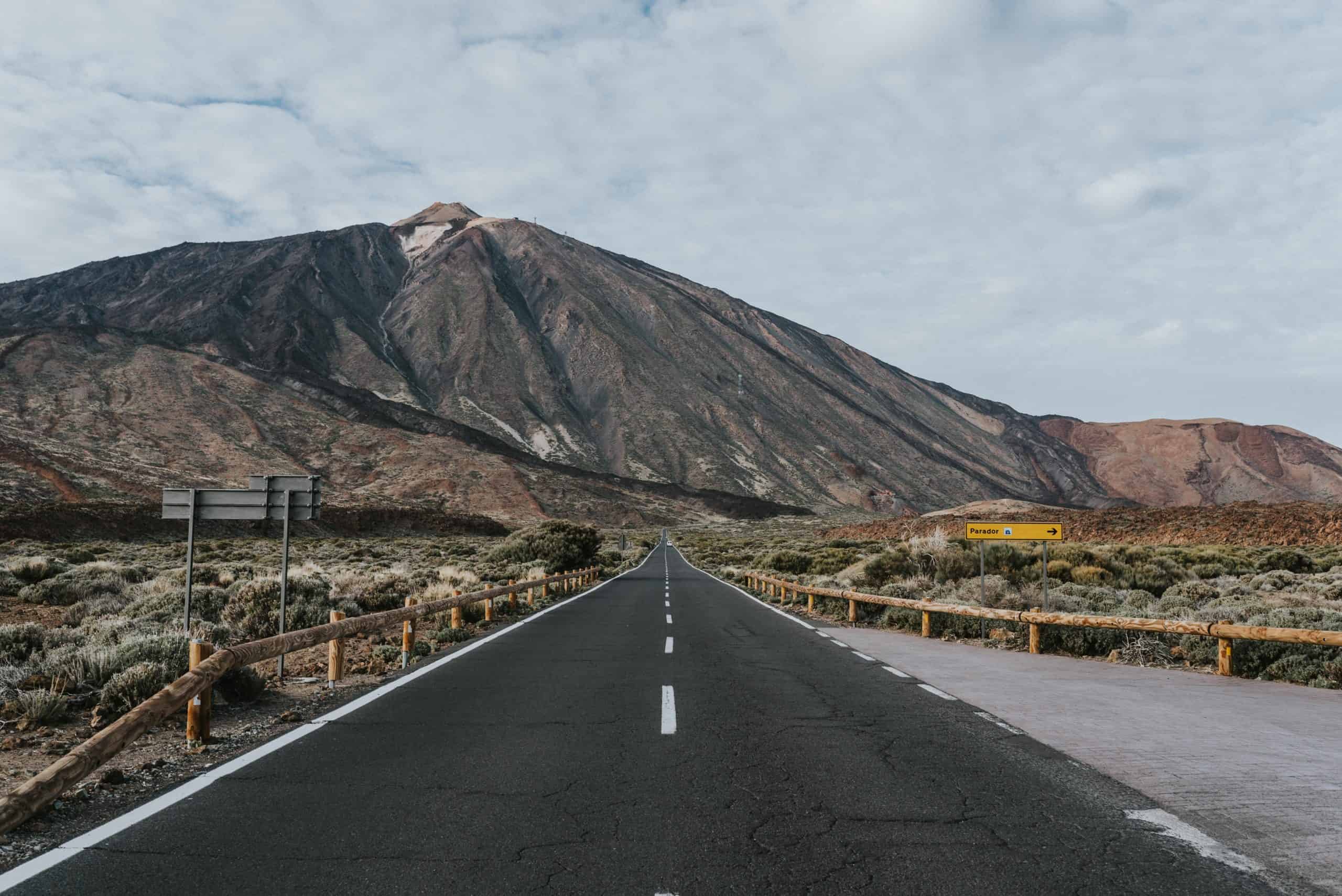 Ruta en paisaje volcánico, parte de la inspiración visual de SmartCycleVR